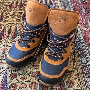 Danner Men's Tan and Navy Hiking Boots - size 10, brand new!